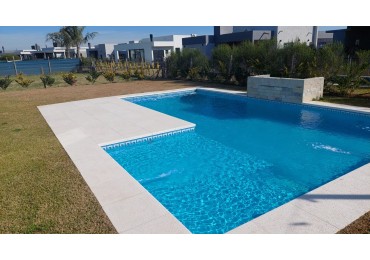 CASA EN VENTA EN EL BARRIO PRIVADO SAN FELIPE (EZEIZA- 4 AMBIENTES