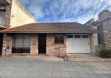 VENTA CHALET DE 3 AMBIENTES EN CASTELLI Y ESPAÑA 