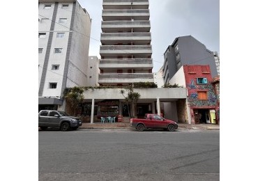Venta departamento de 2 ambientes con cochera en La Rioja y Balcarce  