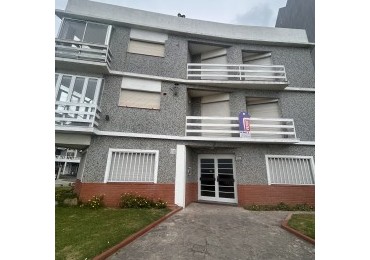 Venta departamento de 2 ambientes con vista al mar y cochera en Felix U Camet esquina Aguirre