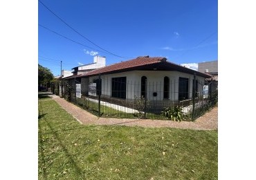 Venta casa de 3 ambientes con dependencia en Cataluña y Torres de Vera y Aragon